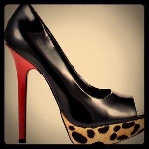 Steve Madden JAAGG Stilettos Size 9.5 Like New! 🐆